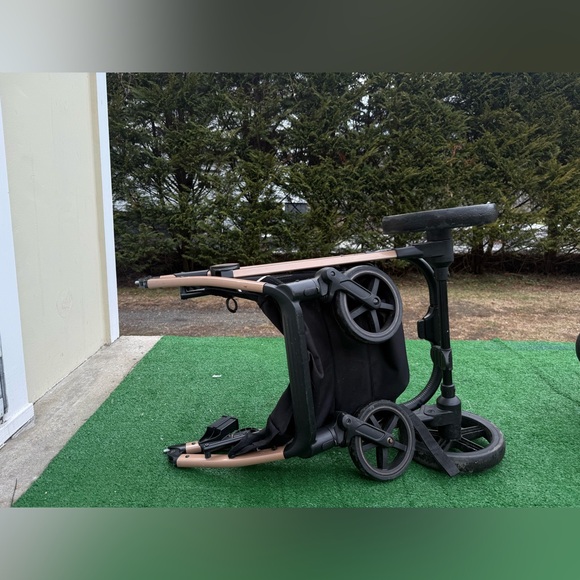 Stroller - Picture 4 of 8